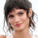 Charlbi Dean oyuncusunun filmleri