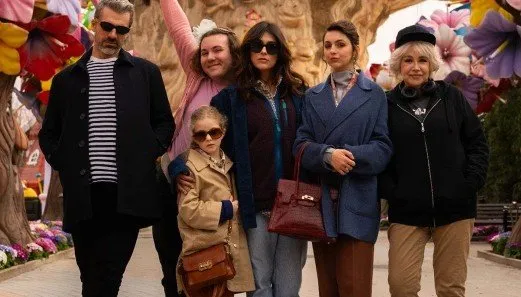 Allak Bullak Bir Aile izle