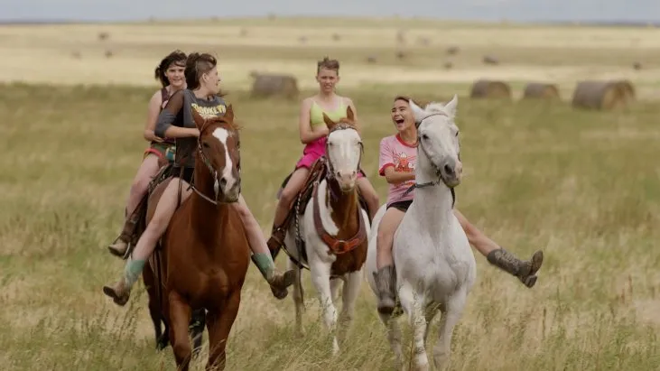 Duvarın Ötesi izle