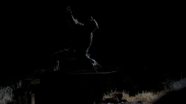 Karanlık Ay Y&uuml;kseliyor izle