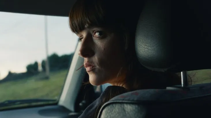 Karanlıkta Saklı izle